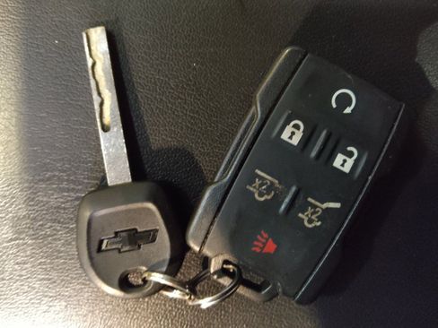 Used 2020 Chevrolet Suburban LT image 32