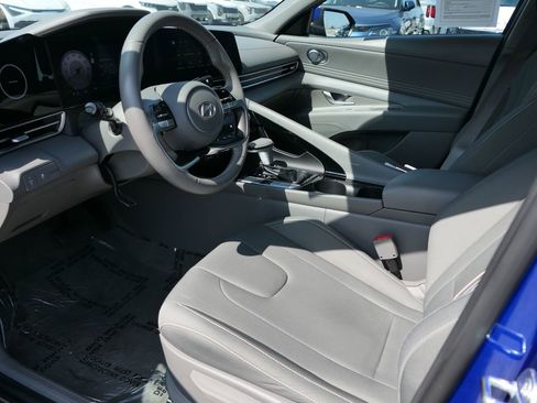 Used 2025 Hyundai Elantra SEL FWD image 9