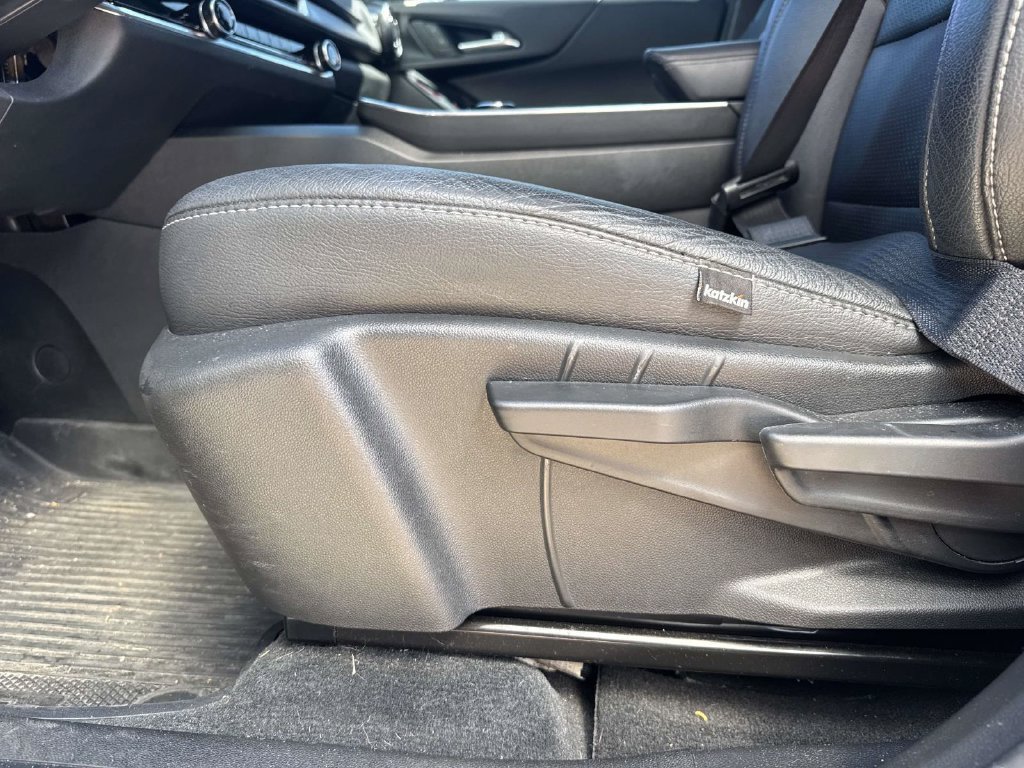 Used 2026 Chevrolet Equinox LT w/ Midnight Edition FWD image 17