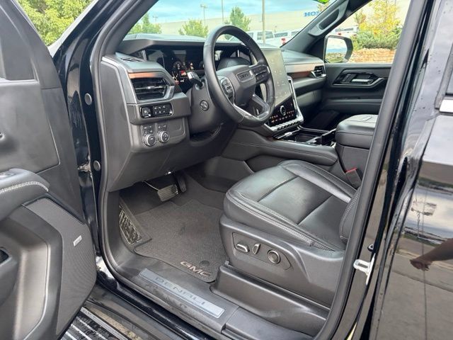 Used 2025 GMC Yukon XL Denali w/ Sun & Power Step Package AWD/4WD image 11