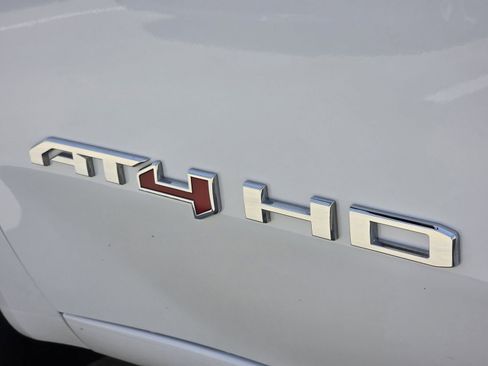 Used 2024 GMC Sierra 2500 AT4 w/ AT4 Preferred Package image 9