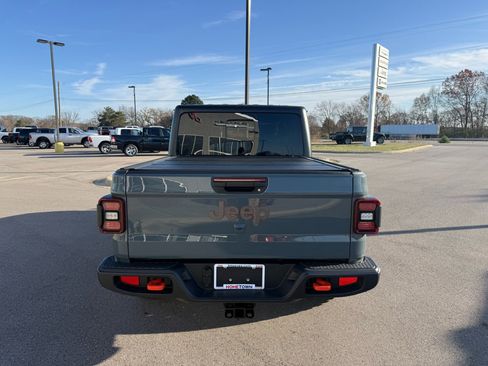 Used 2025 Jeep Gladiator Mojave w/ Convenience Group image 5