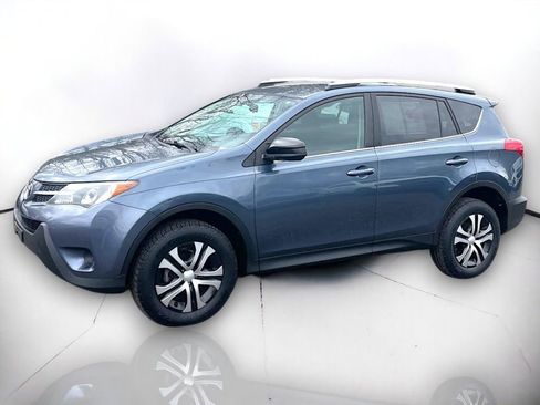 Used 2014 Toyota RAV4 LE AWD/4WD image 2