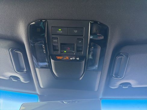 Used 2025 Toyota Land Cruiser image 31