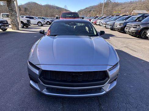 Used 2024 Ford Mustang Premium image 3