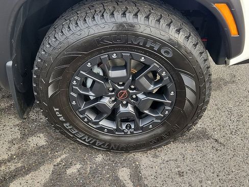 Used 2023 Nissan Frontier PRO-4X image 8