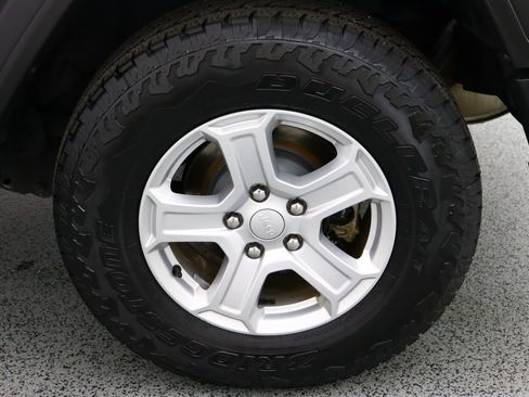 Used 2020 Jeep Wrangler Sport AWD/4WD image 8