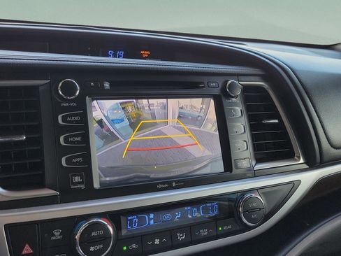 Used 2015 Toyota Highlander Limited image 21