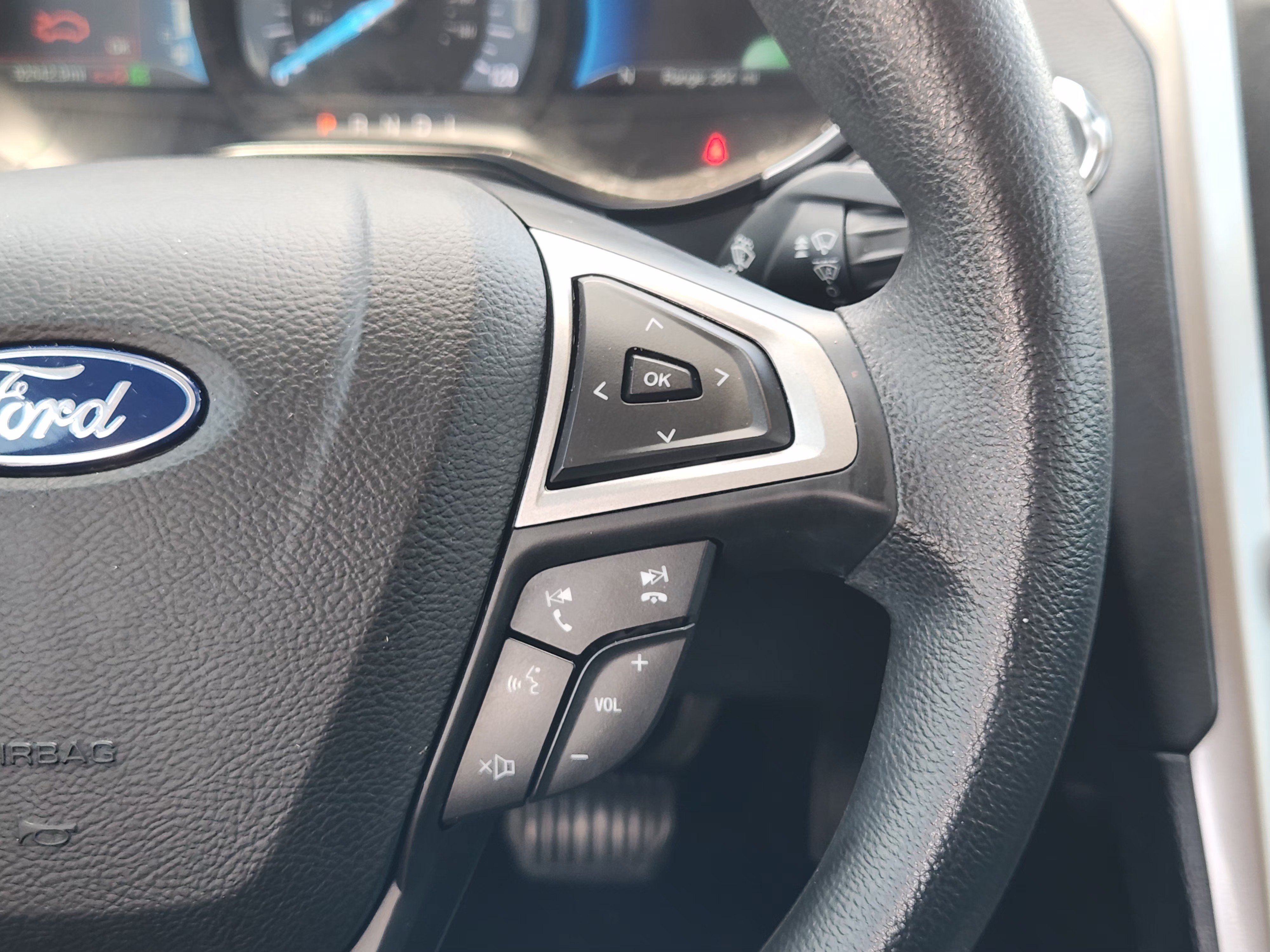 Used 2019 Ford Fusion SE FWD image 29