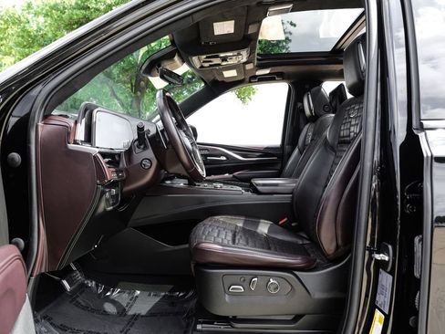 Used 2023 Cadillac Escalade V AWD/4WD image 3