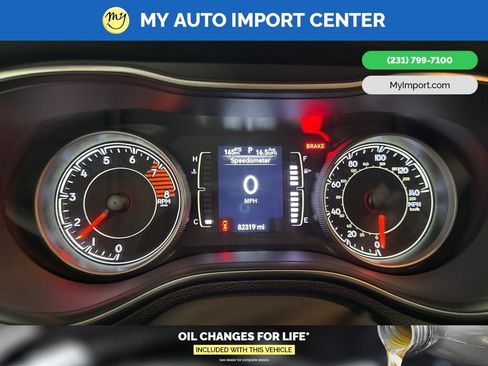 Used 2019 Jeep Cherokee Latitude Plus w/ Comfort/Convenience Group image 18