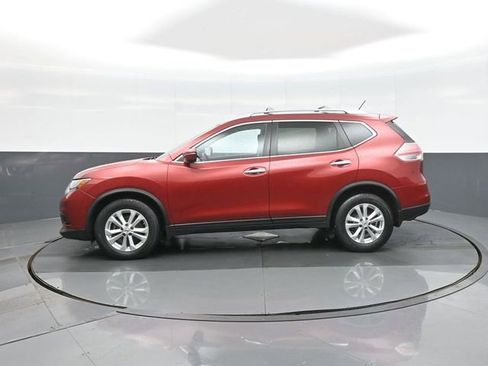 Used 2015 Nissan Rogue SV image 4