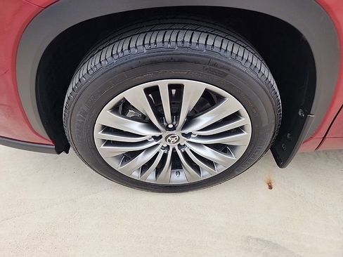 Used 2021 Toyota Highlander Platinum image 5