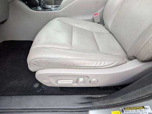 Used 2018 Toyota Highlander XLE AWD/4WD image 14