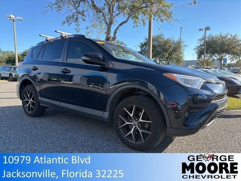Used 2017 Toyota RAV4 SE image 1