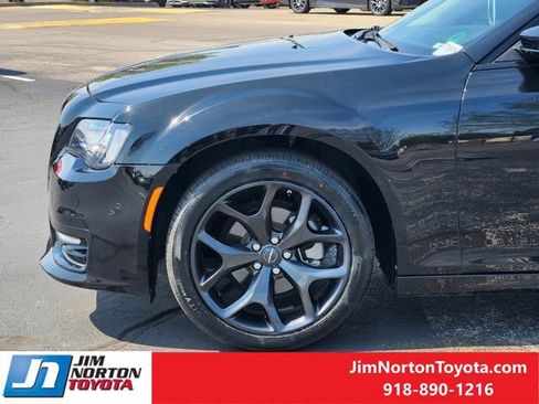 Used 2023 Chrysler 300 Touring L w/ Popular Equipment Group RWD image 9