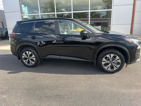Used 2023 Nissan Rogue SV AWD/4WD image 2