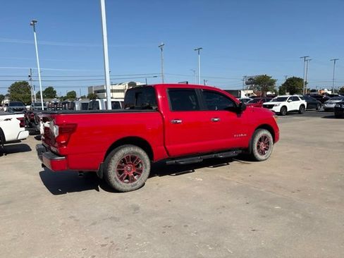 Used 2021 Nissan Titan SV w/ SV Convenience Package AWD/4WD image 3