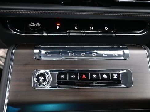 Certified 2025 Lincoln Aviator Reserve w/ Equipment Group 201A AWD/4WD image 12