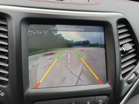 Used 2018 Jeep Cherokee Trailhawk AWD/4WD image 28