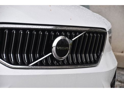 Certified 2025 Volvo XC40 B5 Core w/ Protection Package Premier image 7