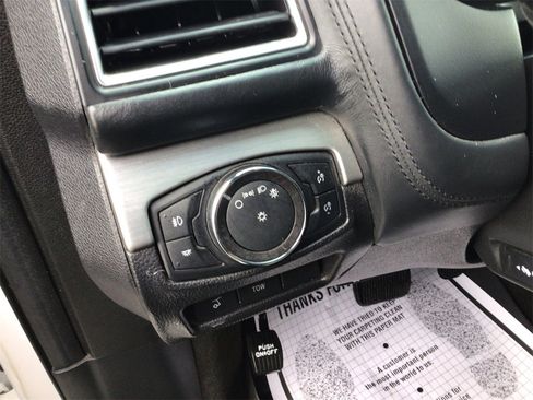 Used 2018 Ford Explorer Platinum image 18