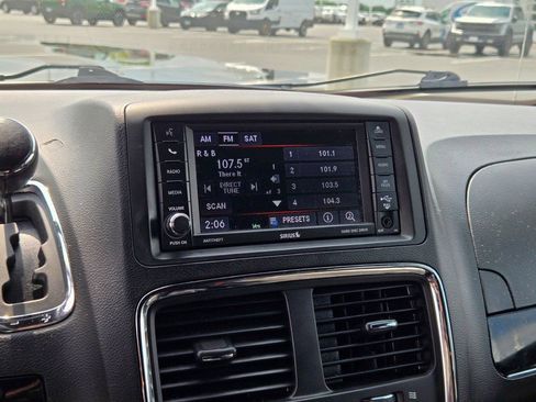 Used 2020 Dodge Grand Caravan SE FWD image 23