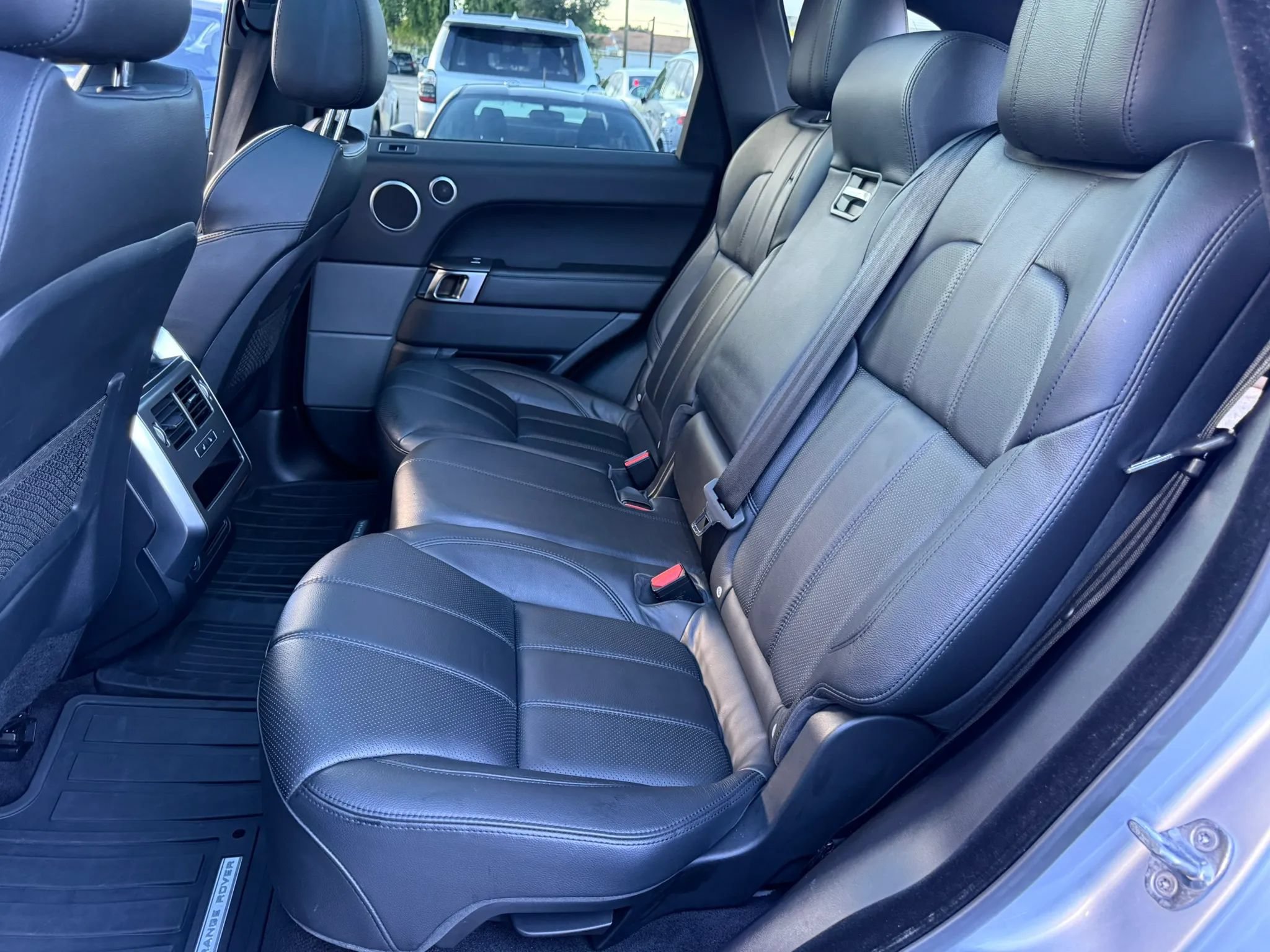 Used 2016 Land Rover Range Rover Sport SE AWD/4WD image 18
