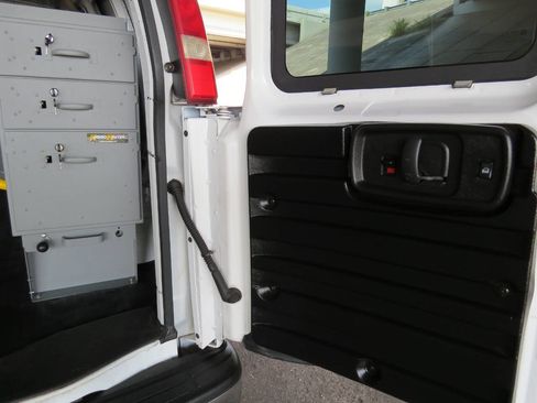 Used 2016 Chevrolet Express 3500 image 84