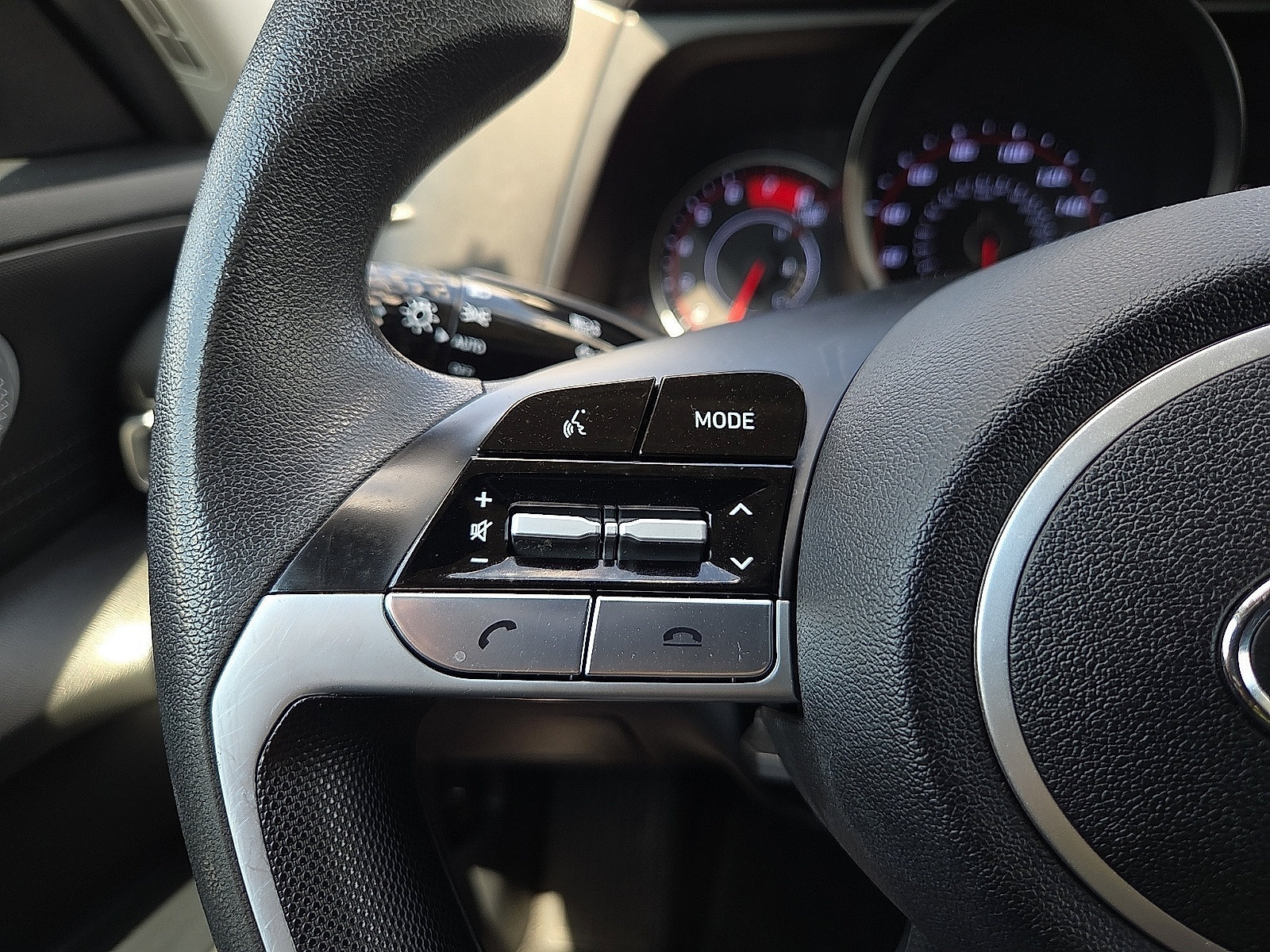 Used 2023 Hyundai Elantra SE FWD image 18