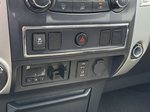 Used 2017 Nissan Titan SV AWD/4WD image 25