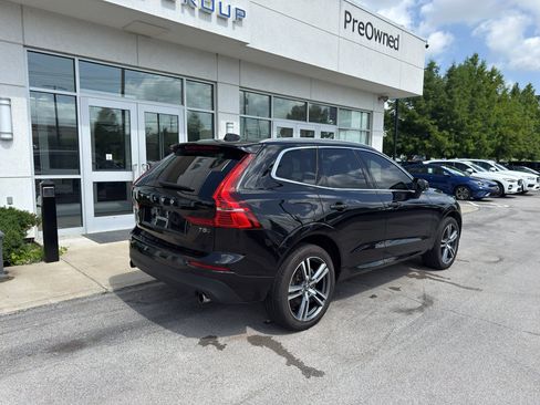 Used 2021 Volvo XC60 T5 Momentum w/ Premium Package AWD/4WD image 3