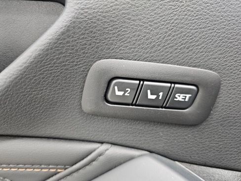 Used 2022 Toyota Avalon Limited image 18