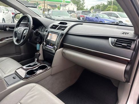 Used 2012 Toyota Camry XLE FWD image 16