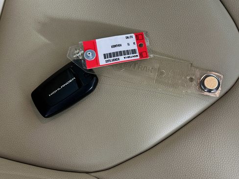 Used 2024 Toyota Highlander XLE image 33