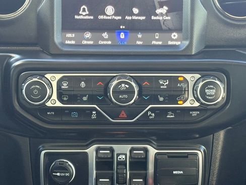 Used 2022 Jeep Wrangler Unlimited Sahara image 16