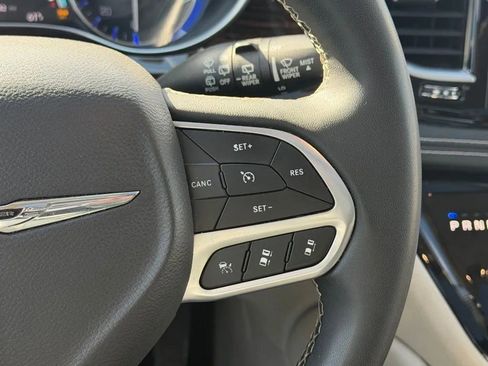 Used 2022 Chrysler Pacifica Limited image 17