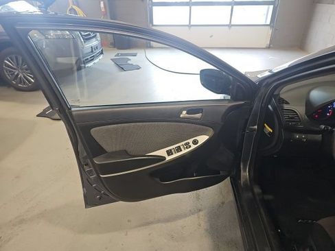 Used 2013 Hyundai Accent GS FWD image 10