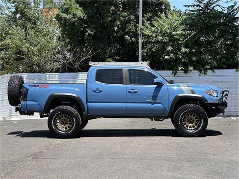 Used 2019 Toyota Tacoma TRD Off-Road w/ Technology Package AWD/4WD image 9