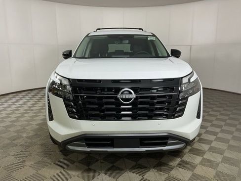 New 2026 Nissan Pathfinder SL image 2