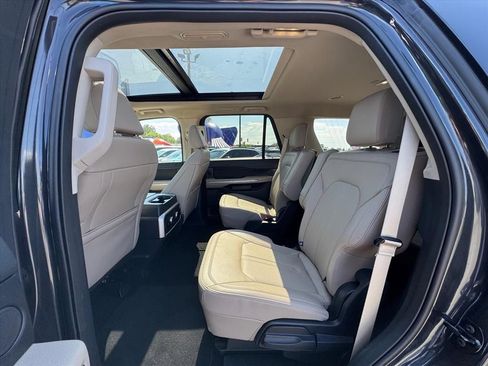 Used 2024 Ford Expedition Limited RWD image 12