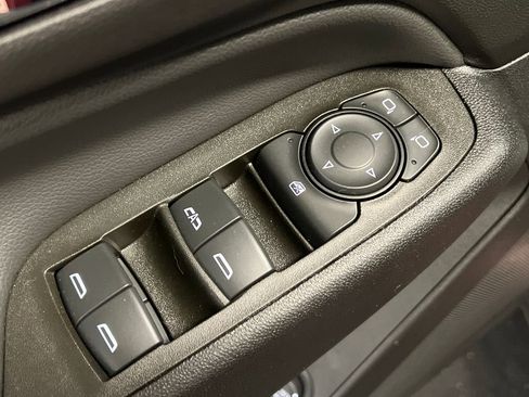 Used 2023 Chevrolet Equinox LT image 36