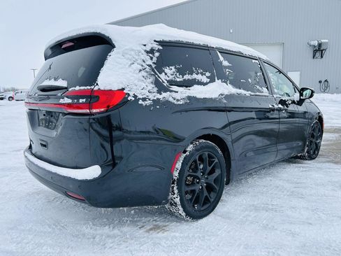 Used 2023 Chrysler Pacifica Touring-L w/ S Appearance Package image 40