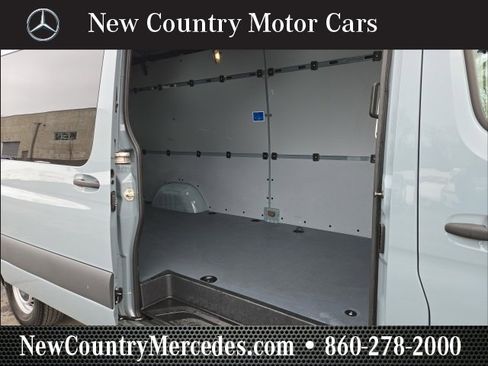 Used 2022 Mercedes-Benz Sprinter 2500 image 3