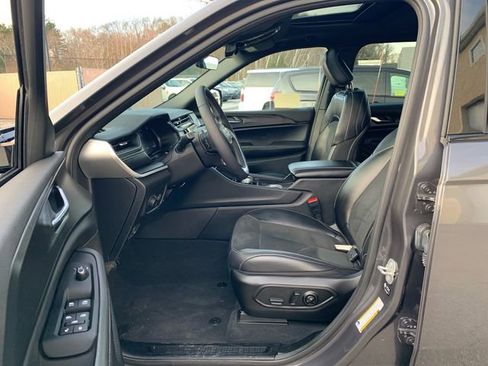 Used 2025 Jeep Grand Cherokee L Altitude AWD/4WD image 33