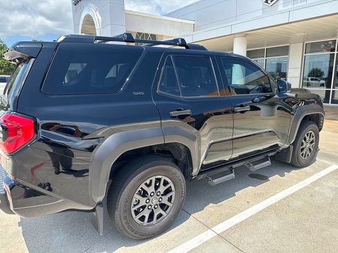 Used 2025 Toyota 4Runner SR5 AWD/4WD image 4