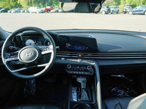 Used 2024 Hyundai Elantra Limited FWD image 13
