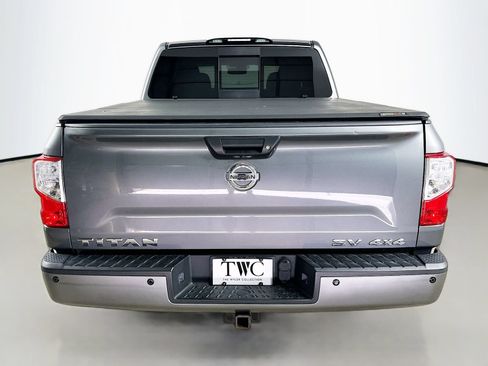 Used 2019 Nissan Titan SV w/ SV Convenience Package AWD/4WD image 6