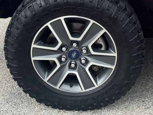 Used 2016 Ford F150 XLT w/ Equipment Group 302A Luxury AWD/4WD image 9