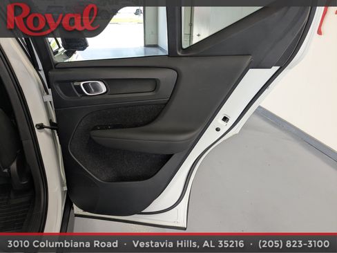 Used 2021 Volvo XC40 T5 R-Design w/ Climate Package AWD/4WD image 9